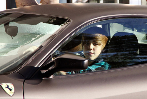  Justin Bieber driving a Ferrari (1)