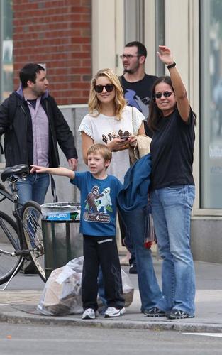  Kate Hudson out with Ryder in NYC (May 14)