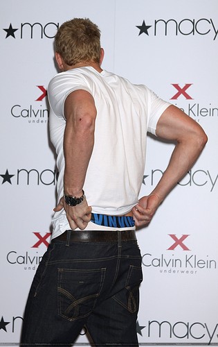  еще Pics: Kellan promoting Calvin Klein X Underwear At Macy’s