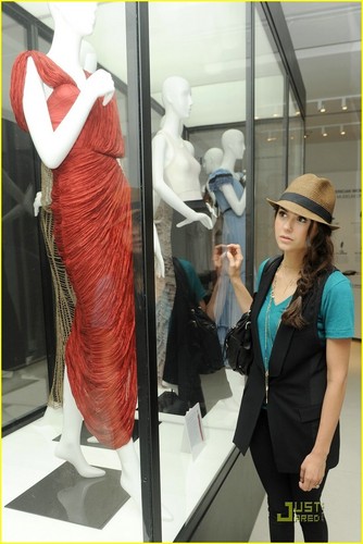  Nina Borev at Gap kanzu, gown Auction