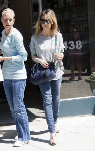 Sarah Michelle Gellar Leaving Anastasia Salon in Beverly Hills