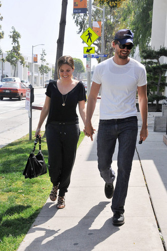  Sophia ブッシュ and Austin Nichols Get Lunch in West Hollywood (April 26th)