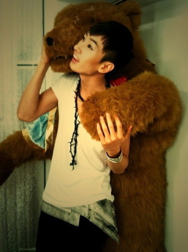  Cute Hyuk with the медведь ^^