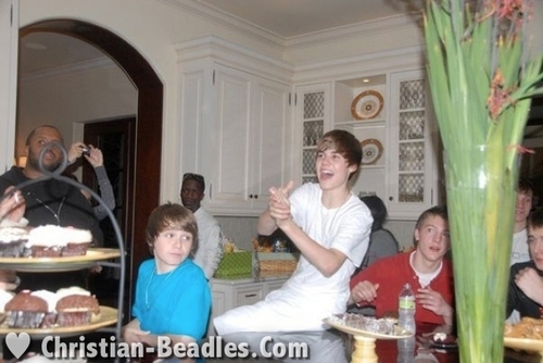  christian Beadles & mga kaibigan at Justin Bieber's 16th Bday