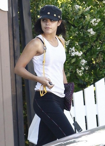  Actress Vanessa seen leaving a dog park in LA (May 21st 2010)