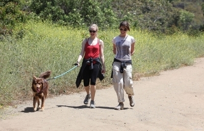  Amanda hiking in Griffith Park (May 24th, 2010)