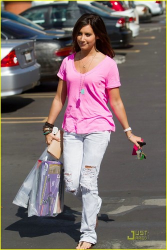  Ashley Tisdale: Perfection in 담홍색, 핑크