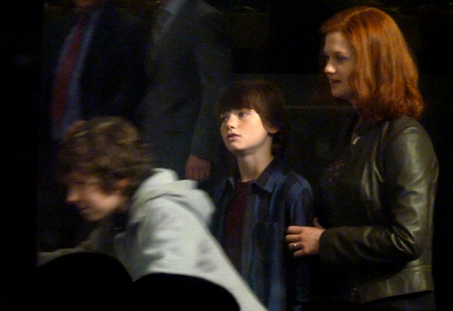  First 사진 of adult Harry, Ginny & Potter family from Deathly Hallows epilogue