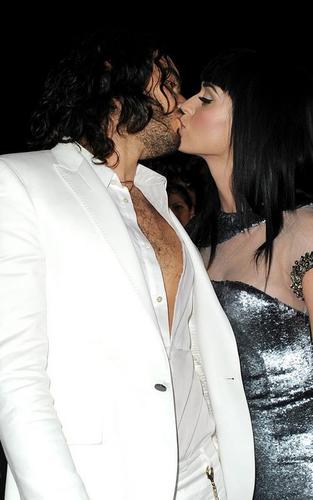  Katy and Russell@the LA premiere of Get Him to the Greek (May 25)