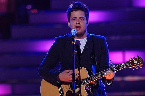 Lee DeWyze Performing 'The Boxer' in the Top 2