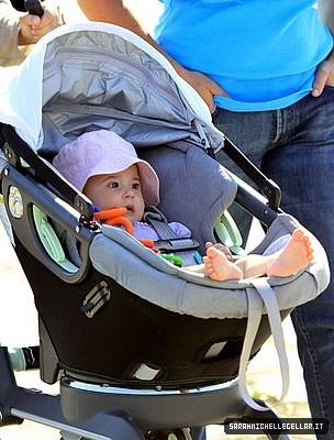  Sarah Takes a stroll with charlotte Grace in Brentwood