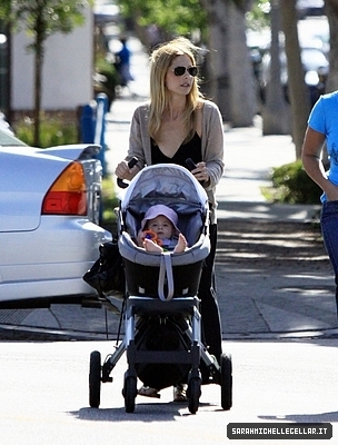 Sarah Takes a stroll with Charlotte Grace in Brentwood