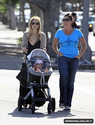Sarah Takes a stroll with Charlotte Grace in Brentwood