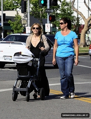  Sarah Takes a stroll with পুডিংবিশেষ Grace in Brentwood