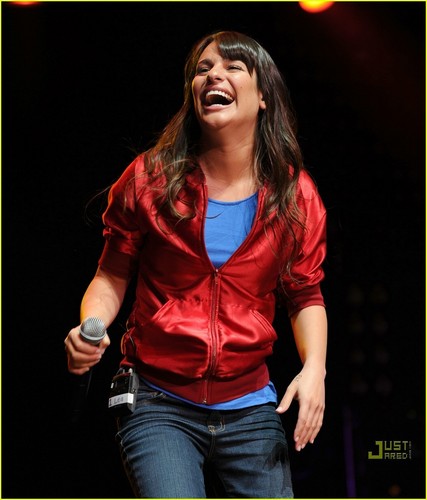  Glee cast performing at NYC’s Radio City Musik Hall on Friday night (May 28).