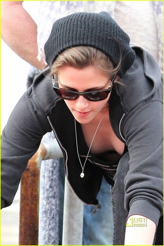  Kristen Stewart and Taylor Lautner 船, 小船 Ride Down Under
