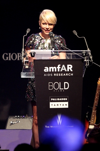  Michelle Williams "Cannes" - AmfAR's Cinema Against AIDS 2010 gala - Показать