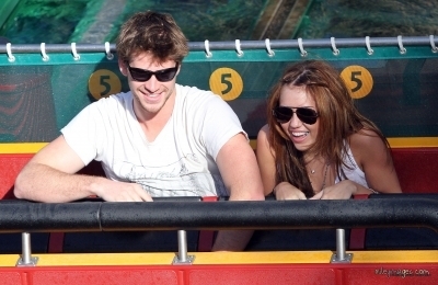  Miley&Liam♥. @ Universal Studios