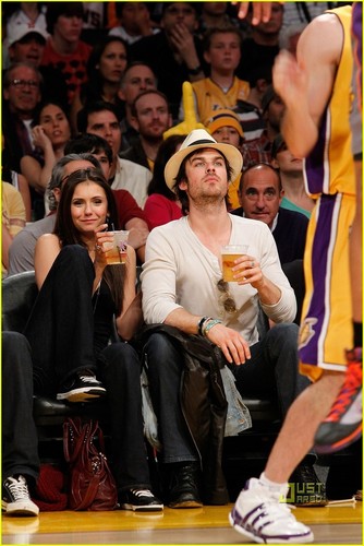  Nina@Lakers Game (27/5/2010)