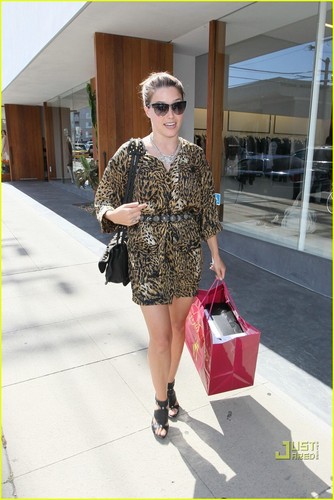  Sophia shopping at Switch boutique in Beverly Hills on Friday (May 28).