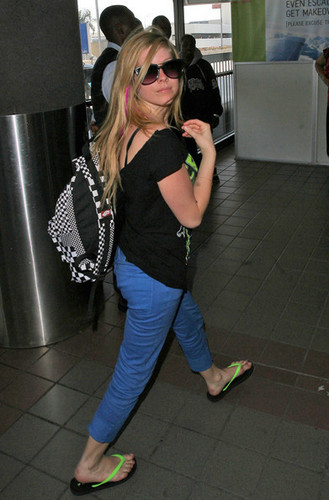  Avril at LA airport (30th May 2010)