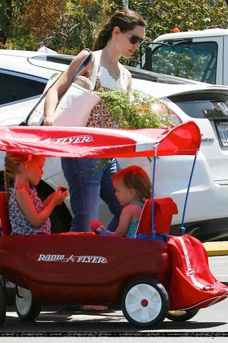  Jen took viola And Seraphina To The Farmer’s Market!