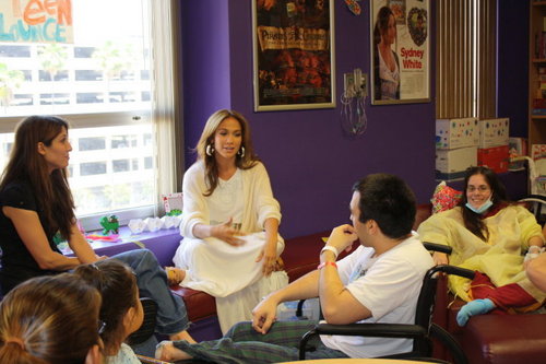  Jennifer Visit The Children Hospital of Los Angeles