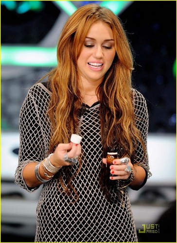  Miley on " El Hormiguero"