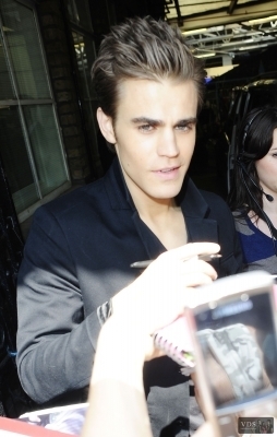  Paul out in Londra