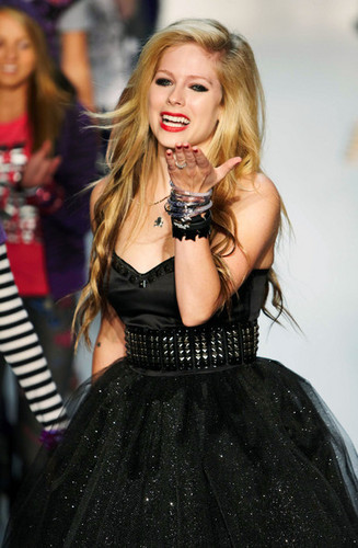 Avril Lavigne<33 