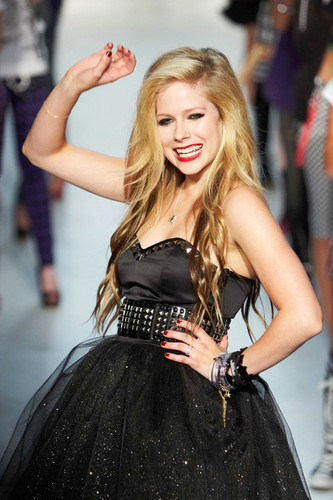  Avril Lavigne<33
