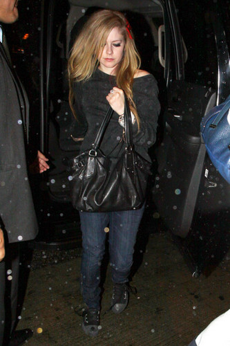  Avril Lavigne out with Friends