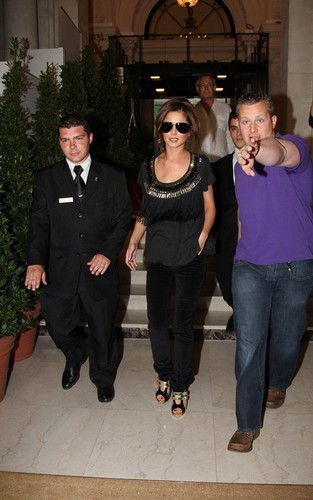  Cheryl stepping out in Paris (June 5,2010).