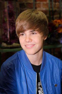  Events > 2010 > June 3rd - Justin Bieber Kicks Off 1-800-Flowers.Com Summer Of Smiles