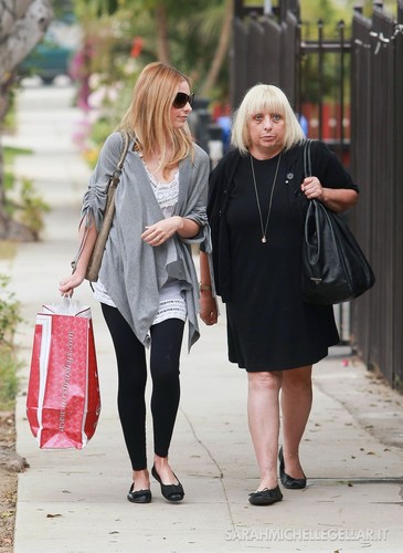  JUNE 4TH - Sarah and mom Rosellen boutique in Santa Monica