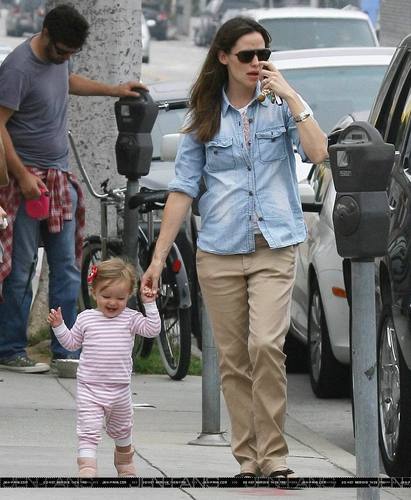  Jen and Seraphina Out For a Walk!