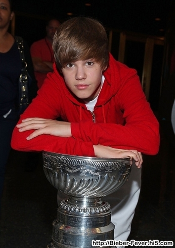 Justin Bieber Meets The Stanley Cup