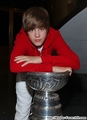 Justin Bieber Meets The Stanley Cup - justin-bieber photo
