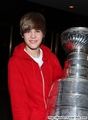 Justin Bieber Meets The Stanley Cup - justin-bieber photo