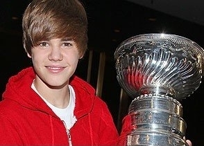  Justin Bieber Meets The Stanley Cup