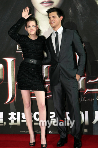  Kristen [and Taylor] @ South Korea Q&A