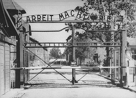 The Front Gate of Auschwitz