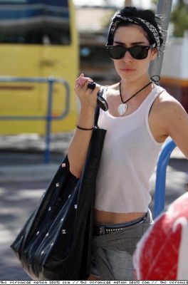 The Veronicas Arriving in Perth - 27th Feb 2009