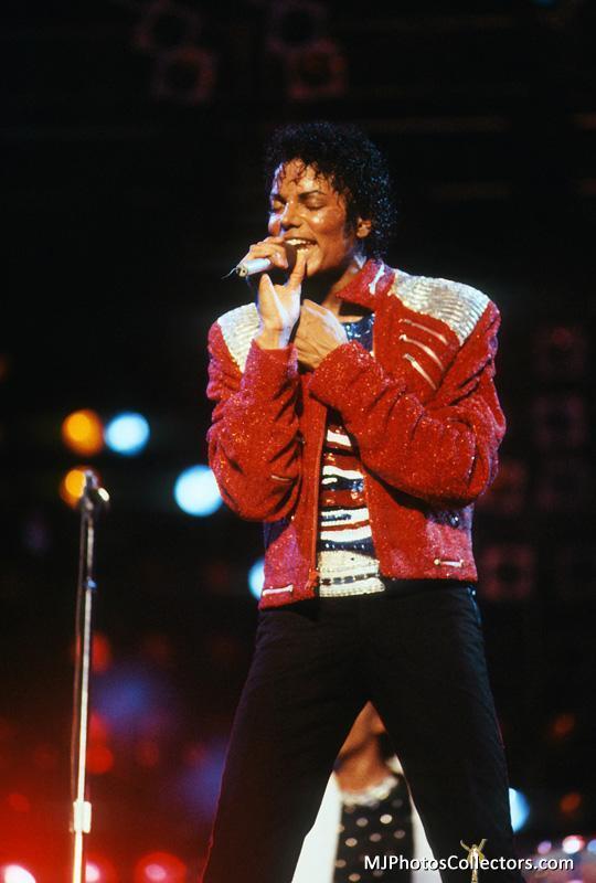 Майкл Джексон "Beat It". перевод.