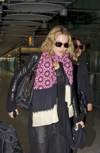  Madonna arrving at Heathrow airport, Londra