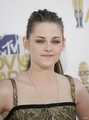 06.06.10: MTV Movie Awards - Arrivals - robert-pattinson-and-kristen-stewart photo