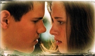  Bella & Jacob-Almost Kissing