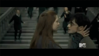 images2.fanpop.com/image/photos/12800000/Harry-Potter-ginny-weasley-12832238-350-197.gif