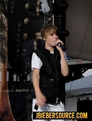  Justin Bieber performance at Gillete Staduim