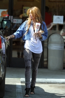 Miley Cyrus out at Robeks Juice with Tish (6.10.10)